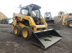 minicargador-caterpillar-226D-serie2715-12