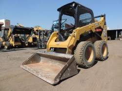 minicargador-caterpillar-242D3-serie1303-10