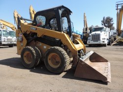 minicargador-caterpillar-242D3-serie1303-1
