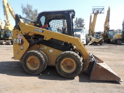 minicargador-caterpillar-242D3-serie1303-2