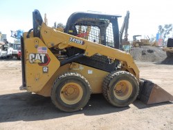 minicargador-caterpillar-242D3-serie1303-3