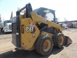 minicargador-caterpillar-242D3-serie1303-4
