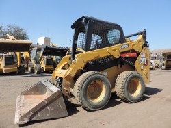 minicargador-caterpillar-242D3-serie1303-9